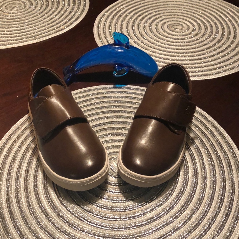 Boys shoes